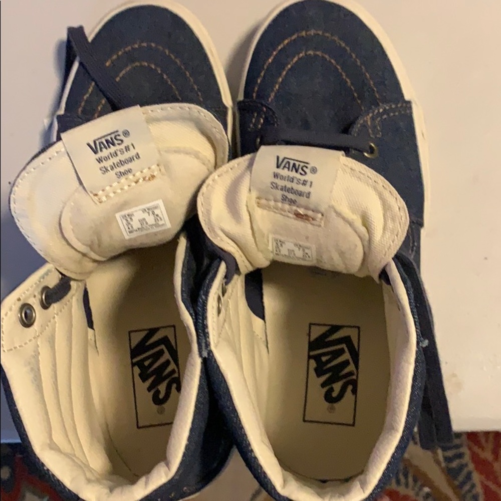 Size 7 Woman Vans skateboard shoes